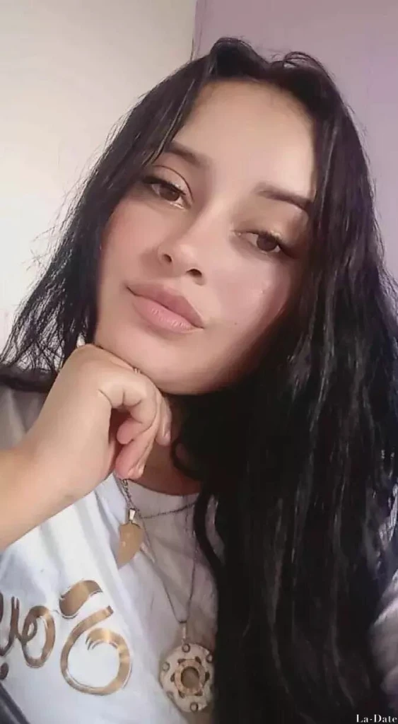 Fernanda, 28