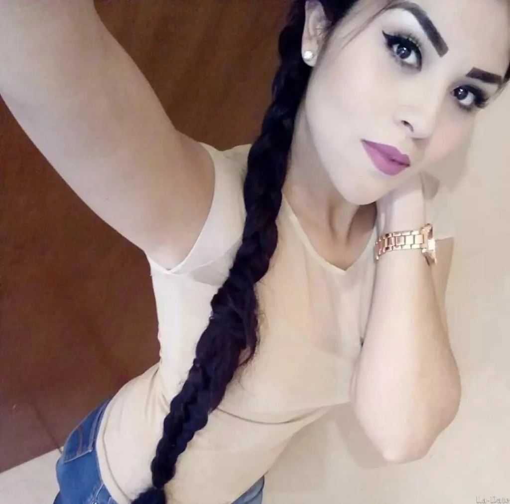 Sabrina, 30